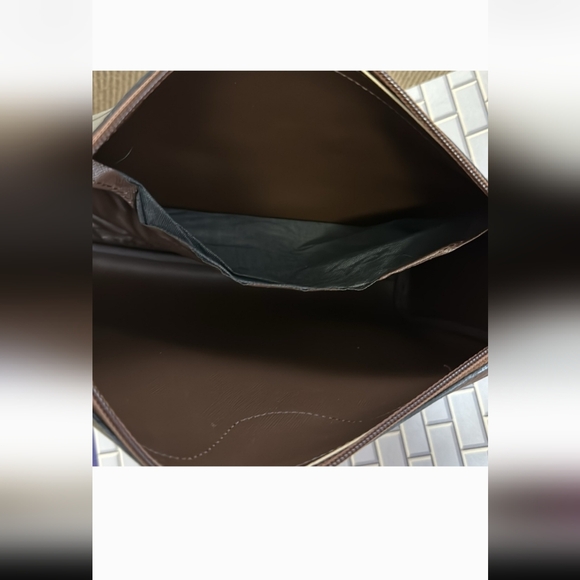 Burberry Brown Shoulder Bag with Gold Chain Straps - Picture 3 of 3